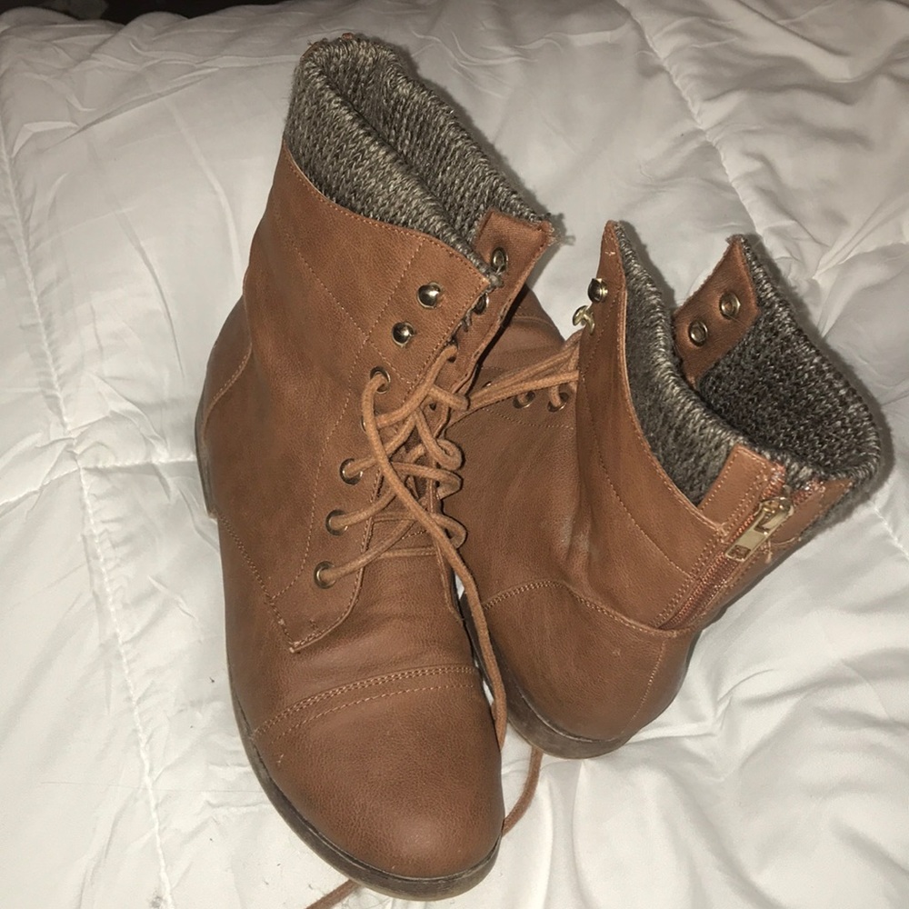 Lace Up Combat Boots: Size 8